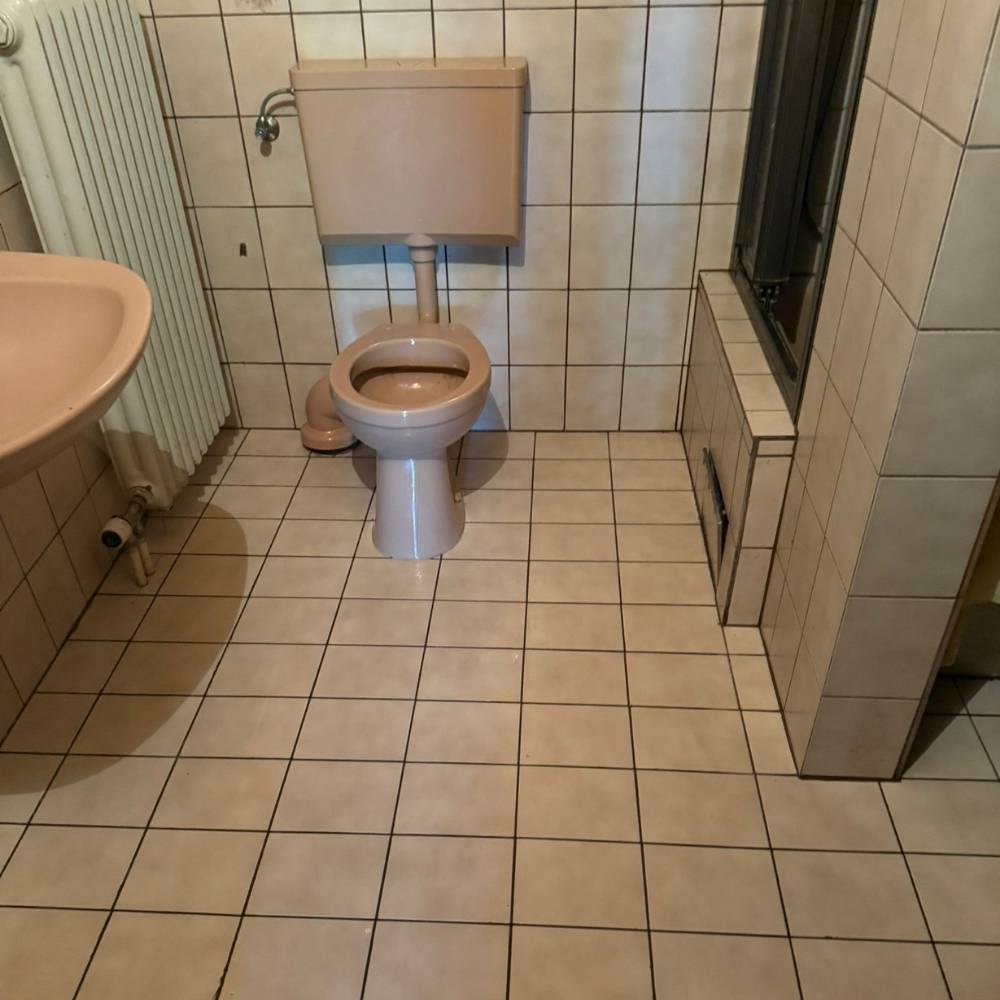 After cleanup: the same bathroom cleared and cleaned.
